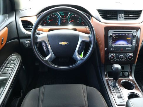 Used 2017 Chevrolet Traverse LT w/ Traveler's Package FWD image 10