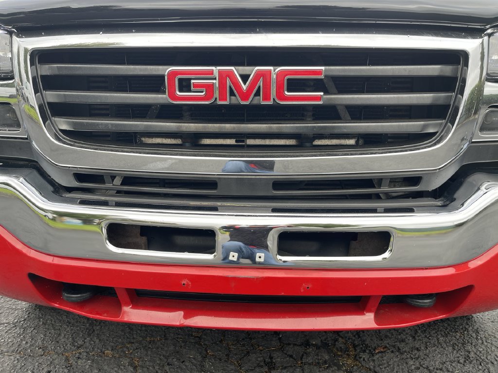 Used 2004 GMC Sierra 2500 SLE w/ Heavy-Duty Power Package AWD/4WD image 28