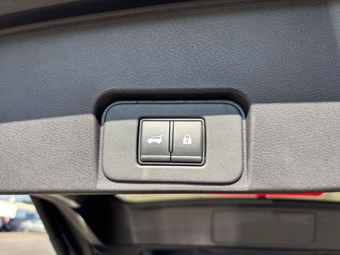 Used 2025 Nissan Rogue SV AWD/4WD image 24