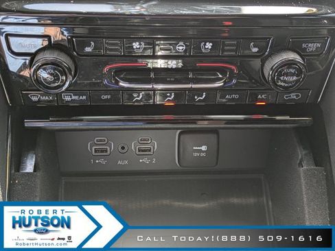 Used 2022 Jeep Grand Cherokee Overland w/ Luxury Tech Group IV image 25