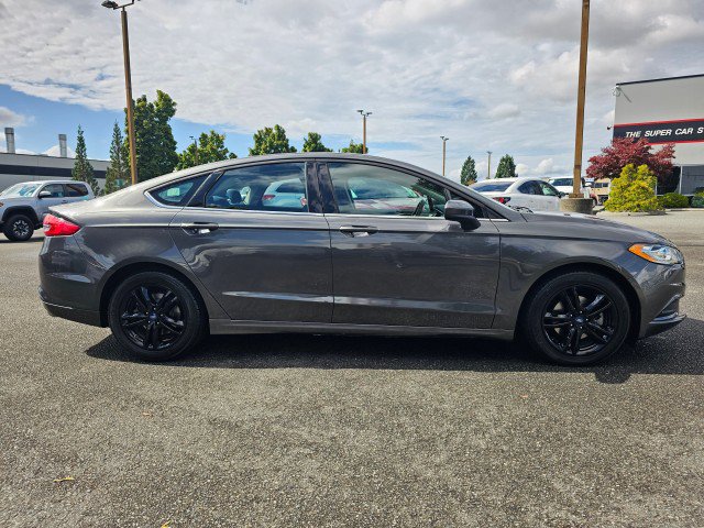 Used 2018 Ford Fusion SE w/ Fusion SE Technology Package FWD image 2