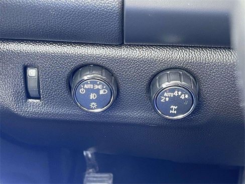 Certified 2022 Chevrolet Colorado LT w/ Luxury Package image 28