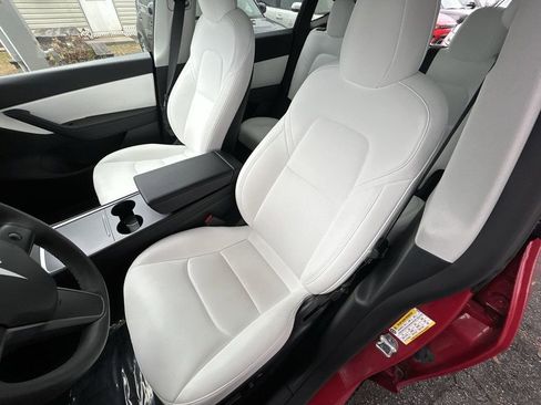 Used 2022 Tesla Model Y Long Range image 14