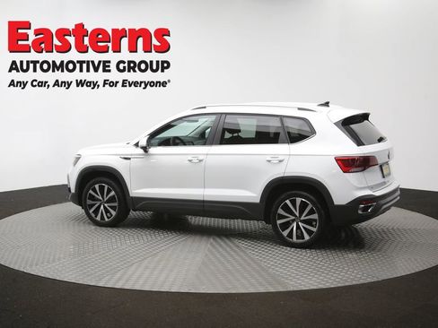 Used 2024 Volkswagen Taos SE FWD image 61