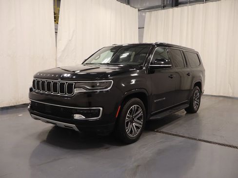 Certified 2024 Jeep Wagoneer L Series II w/ Flexible Seating Group image 5