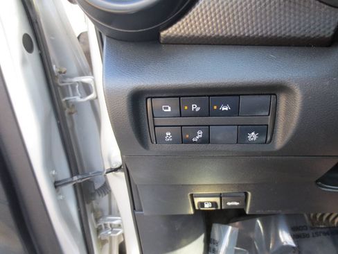 Used 2020 Nissan Kicks S FWD image 13