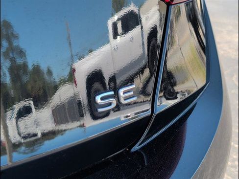 Used 2022 Volkswagen Jetta SE FWD image 11