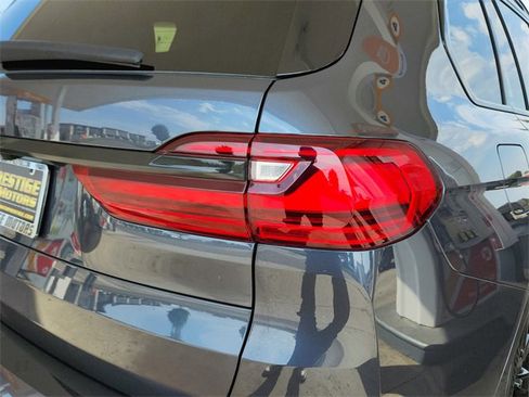 Used 2021 BMW X7 xDrive40i w/ Premium Package image 11