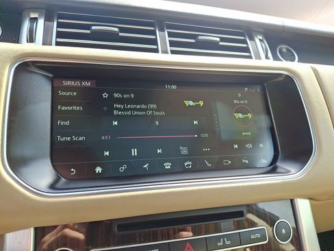 Used 2017 Land Rover Range Rover Supercharged AWD/4WD image 9