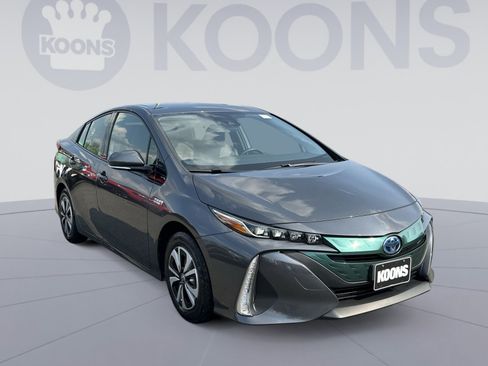 Used 2018 Toyota Prius Prime Premium FWD image 18