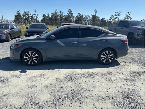 Used 2025 Nissan Sentra SV w/ SV Premium Package image 6
