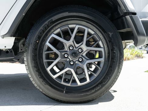 Used 2024 Jeep Wrangler Sahara image 29