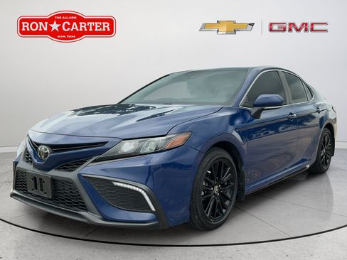 Used 2023 Toyota Camry SE FWD image 3