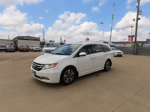 Used 2016 Honda Odyssey Touring image 2