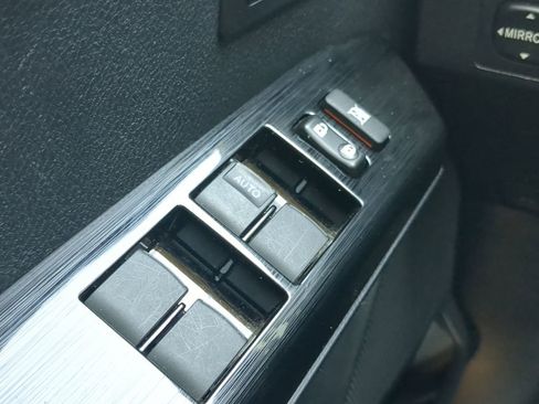 Used 2018 Toyota RAV4 Limited image 28