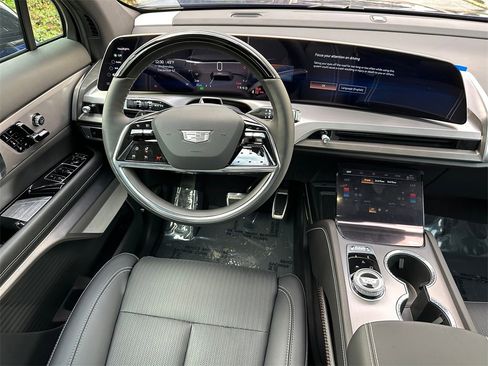 New 2026 Cadillac Vistiq Sport image 18