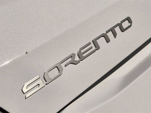 New 2026 Kia Sorento S w/ S Panoramic Sunroof Package FWD image 9