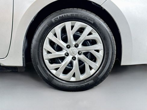 Used 2018 Toyota Corolla LE w/ Carpet Mat Package (TMS) FWD image 38