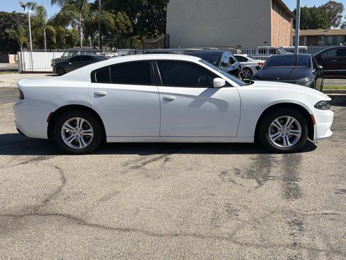 Used 2022 Dodge Charger SXT image 3