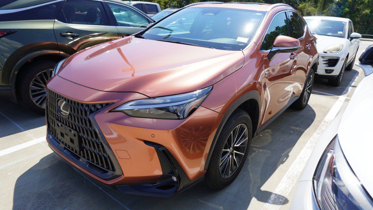 Used 2025 Lexus NX 250 FWD w/ Accessory Package (Z1) image 4