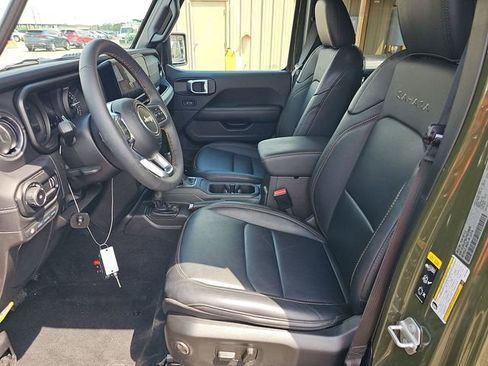 Used 2024 Jeep Wrangler Unlimited Sahara w/ Technology Group AWD/4WD image 5