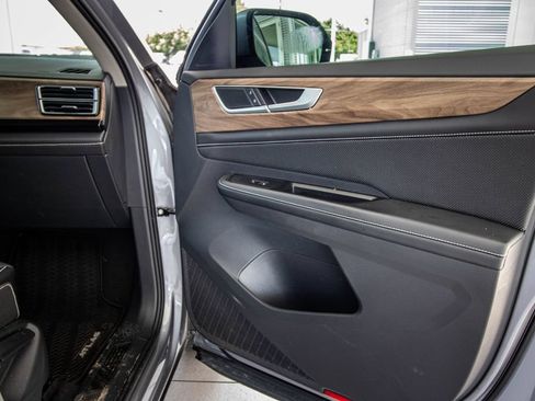 Certified 2024 Volkswagen Atlas SE FWD image 18