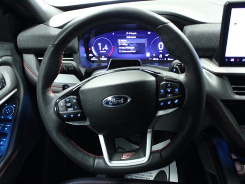 Used 2025 Ford Explorer ST AWD/4WD image 18