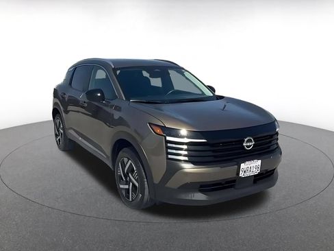 Used 2026 Nissan Kicks SV w/ Cold Weather Package FWD image 3