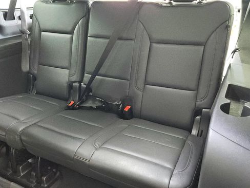 Used 2022 Chevrolet Suburban Z71 w/ Luxury Package image 35