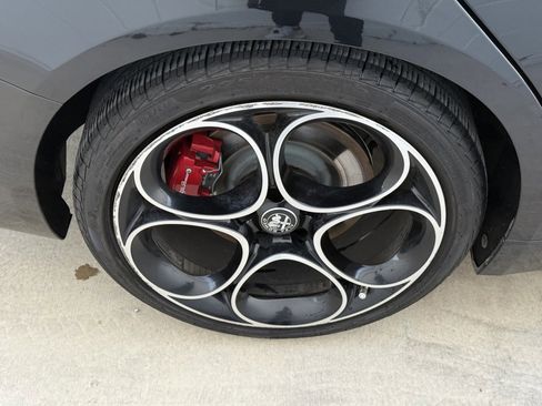 Used 2022 Alfa Romeo Giulia Veloce image 11