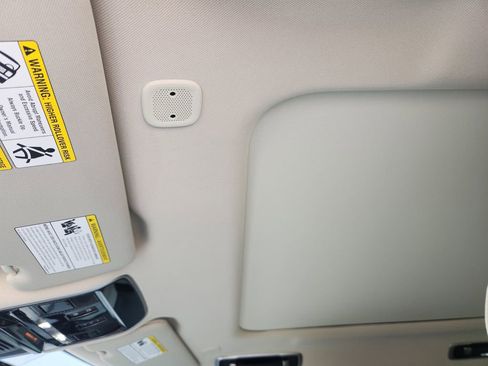 Used 2023 Land Rover Range Rover SE image 24