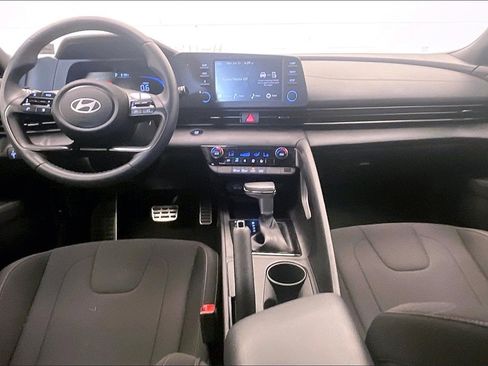 Used 2025 Hyundai Elantra Sport image 12