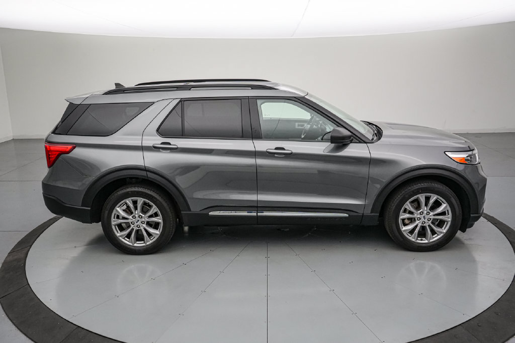 Certified 2023 Ford Explorer XLT w/ Equipment Group 202A AWD/4WD image 3