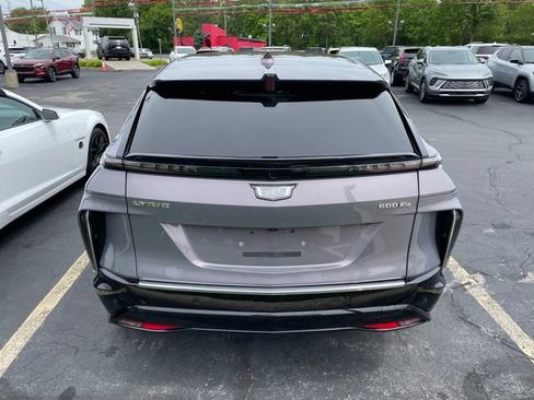 Used 2025 Cadillac Lyriq Luxury w/ LPO, Floor Liner Package AWD/4WD image 5