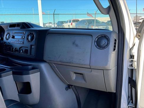 Used 2009 Ford E-350 and Econoline 350 XLT image 16
