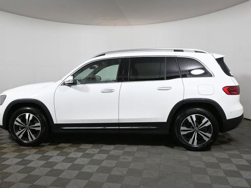 Used 2026 Mercedes-Benz GLB 250 4MATIC image 2