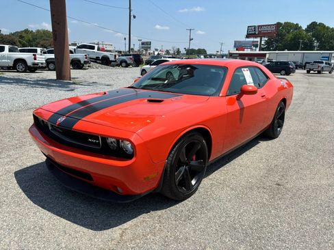 Used 2009 Dodge Challenger SRT8 w/ SRT Option Group II RWD image 9