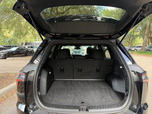 Used 2025 Chevrolet Equinox LT FWD image 29