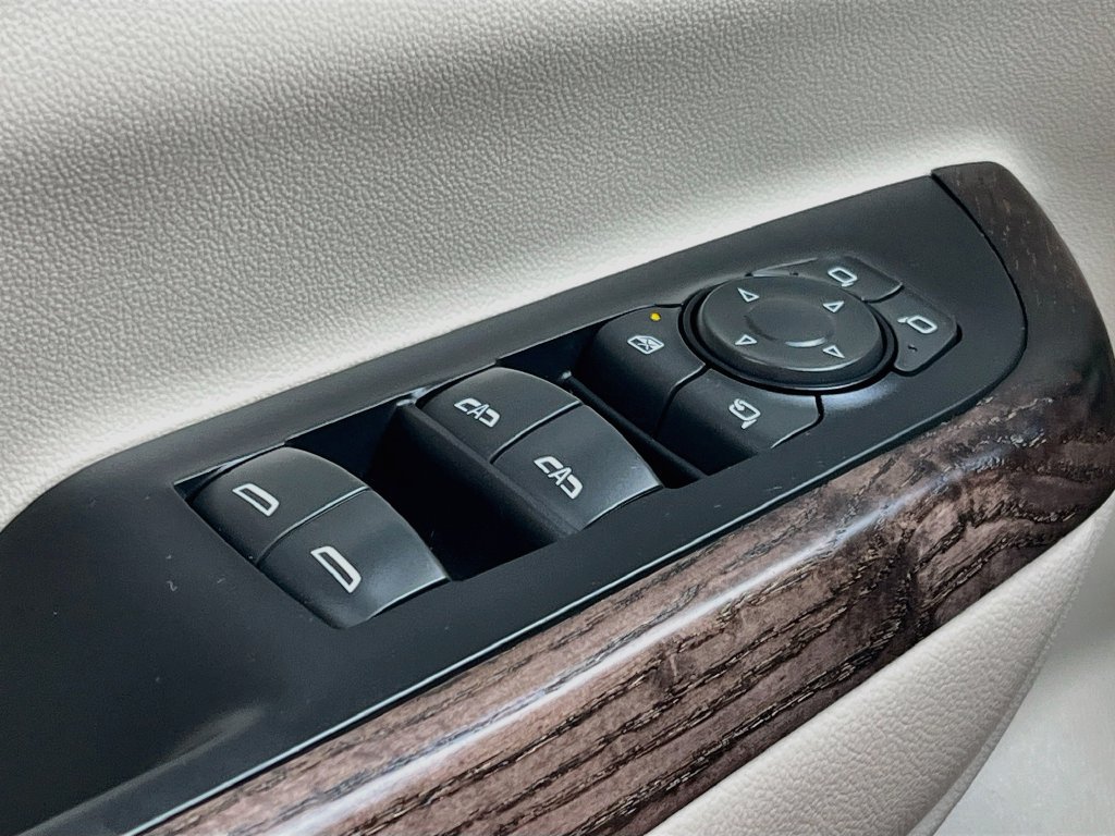Used 2023 GMC Acadia Denali AWD/4WD image 18