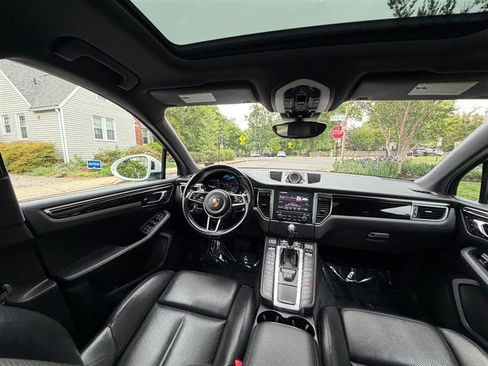 Used 2017 Porsche Macan AWD/4WD image 30