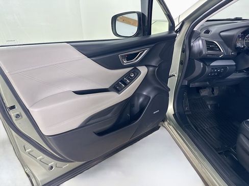 Used 2019 Subaru Forester Limited image 9
