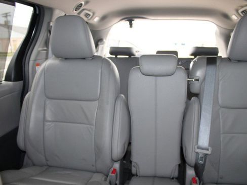 Used 2015 Toyota Sienna XLE Premium image 38