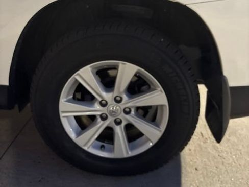 Used 2013 Toyota Highlander Plus AWD/4WD image 17