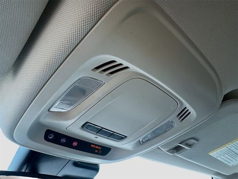 Used 2023 Buick Envision Essence image 18