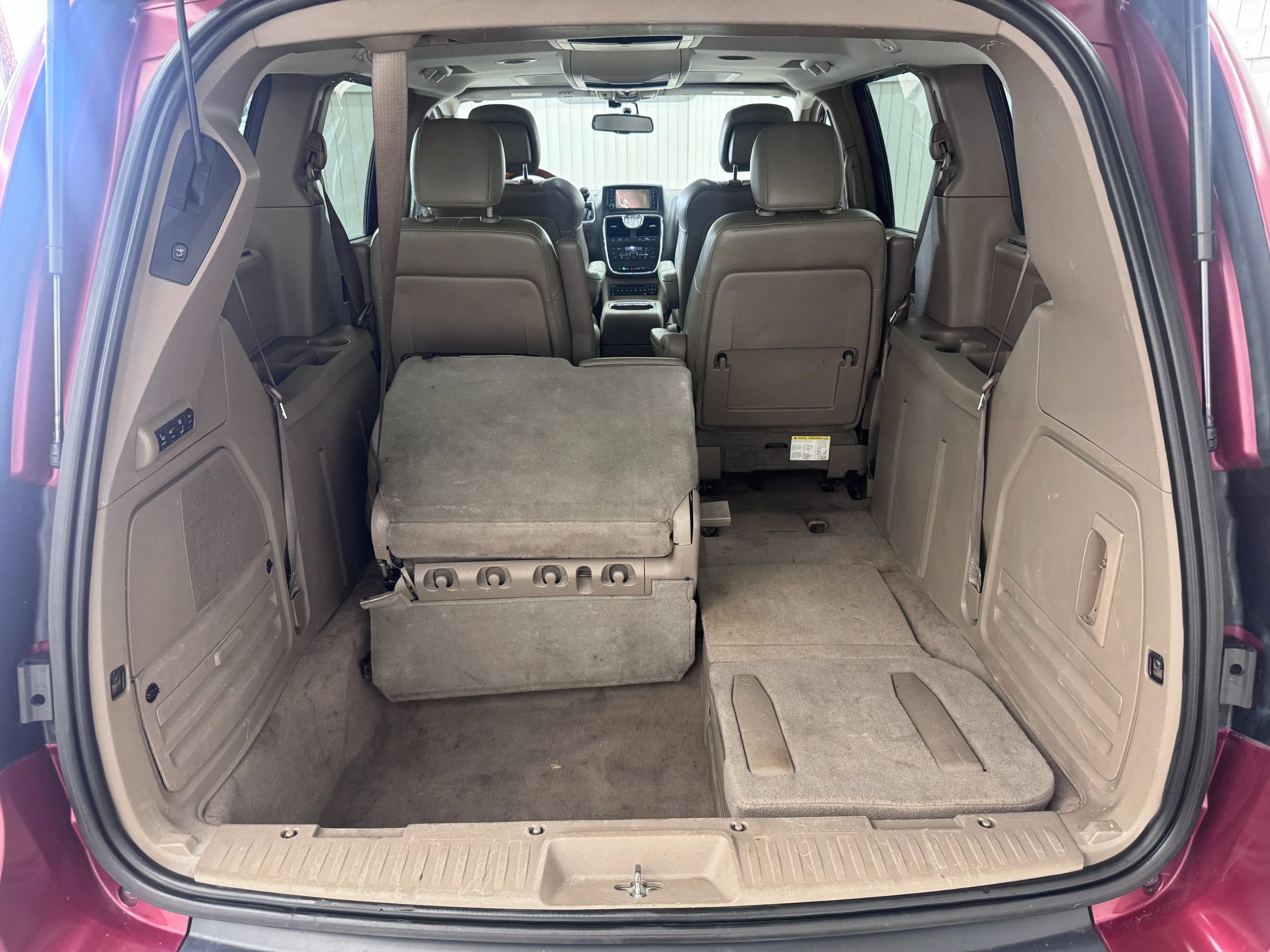 Used 2012 Chrysler Town & Country Limited FWD image 15