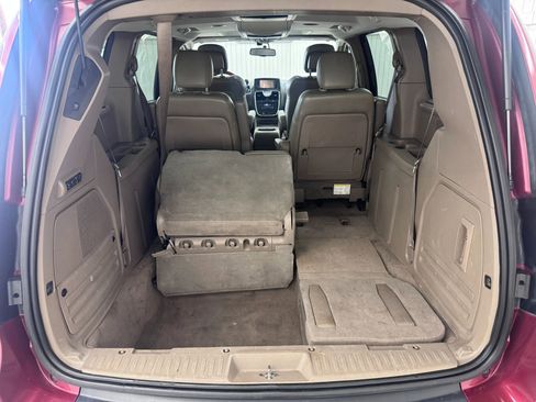 Used 2012 Chrysler Town & Country Limited w/ Luxury Group image 15