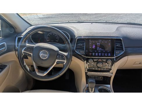 Used 2019 Jeep Grand Cherokee Laredo w/ 18" Wheel & 8.4" Radio Group image 32