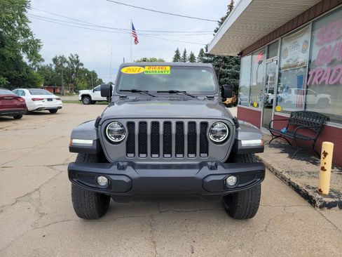 Used 2021 Jeep Wrangler Unlimited Sahara AWD/4WD image 2