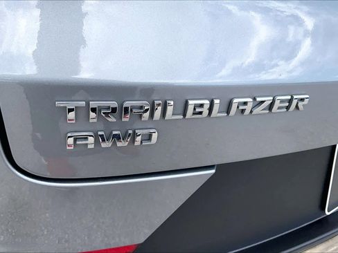 Used 2023 Chevrolet TrailBlazer ACTIV w/ Sun and Liftgate Package AWD/4WD image 10