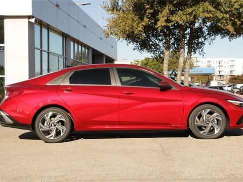 New 2025 Hyundai Elantra Limited image 4